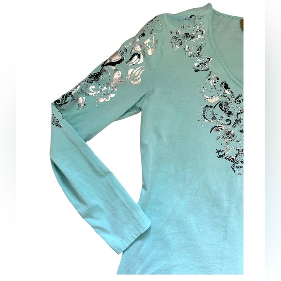 Peck & Peck Women's Medium Y2K Aqua Graphic Long Sleeve Top - Picture 3 of 8
